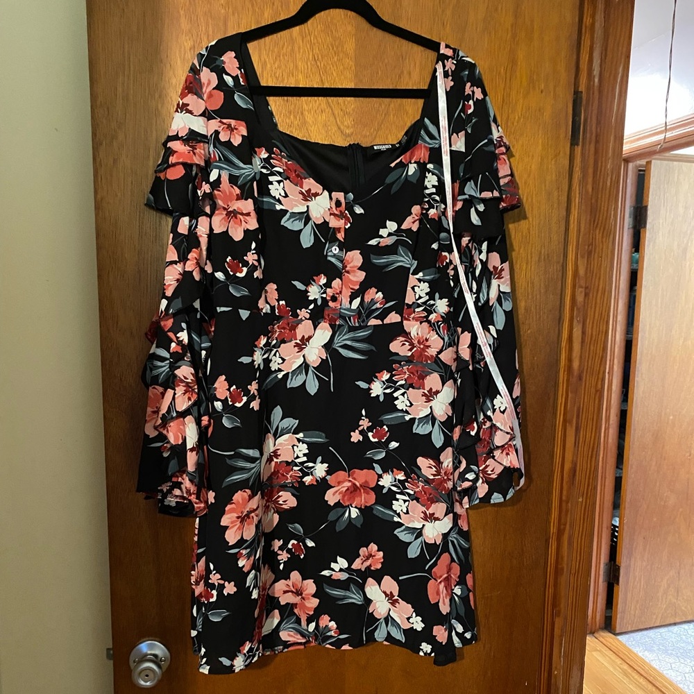 never worn flower mis guided plus 16 dress .  flirty details